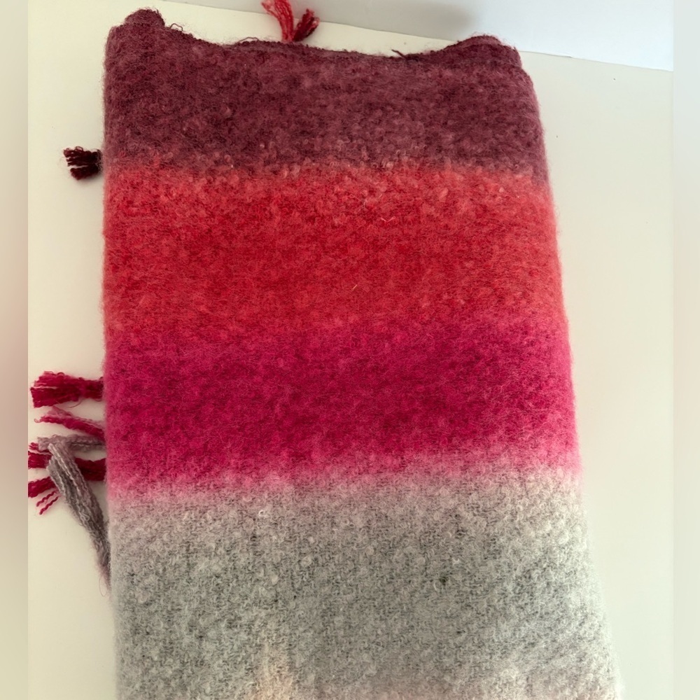 NWOT Urban Outfitters Ombre Striped Woven Scarf - Picture 8 of 8